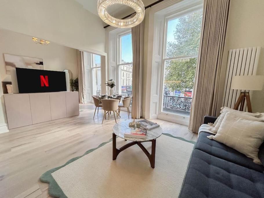 Bright & Stylish In Prime Apartment *