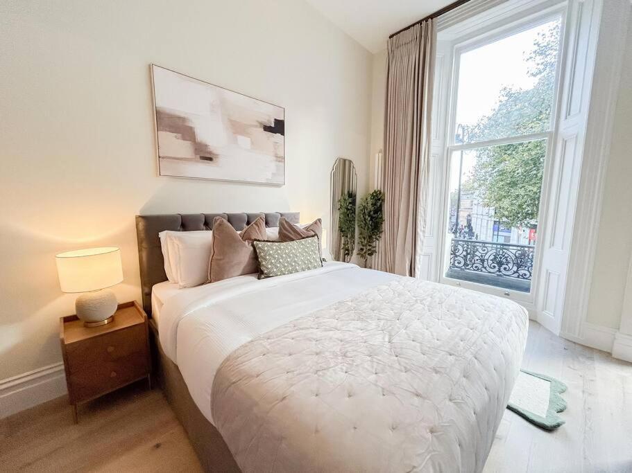 Apartment Bright & Stylish In Prime London